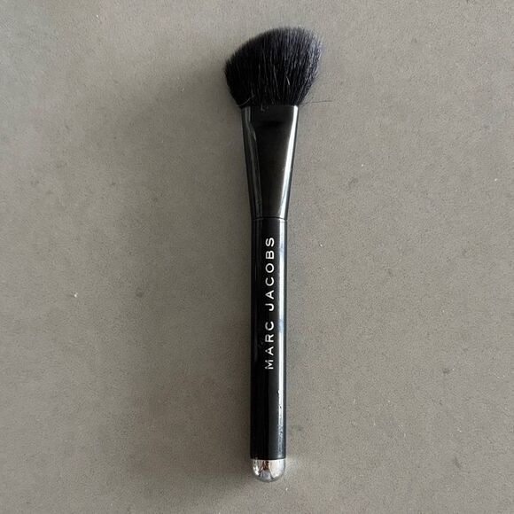 Marc Jacobs Other - Marc Jacobs Sleek Blush Black Makeup Brush
